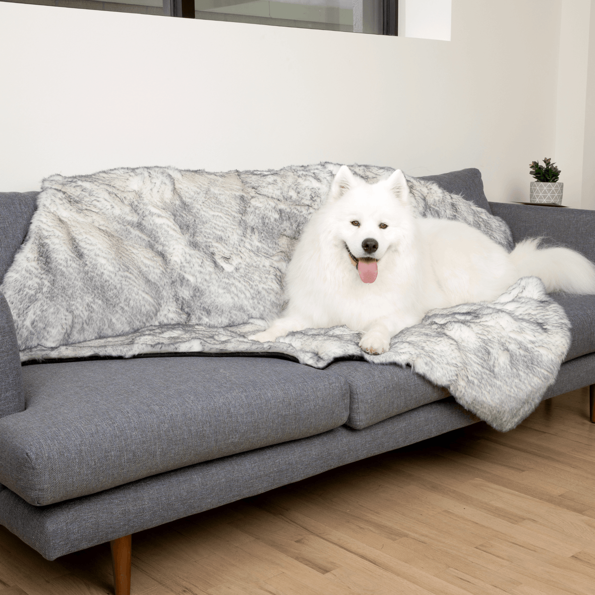 PupProtector™ Luxe Waterproof Faux Fur Blanket | Ultra Plush Arctic Fox